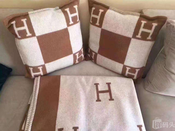 H Letter Throw Pillow Cushion Cover Home Travel Autumn Winter Home textile decoration Warm Everyday Pillow Cushion Cover Large 45cm*60cm