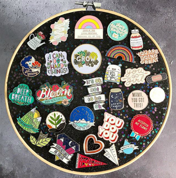 Badge storage wall hanging Sparkling Pin Display Wall Hanging Glitter Pin Display/Board Brooch jewelry Holder Display stand C2048