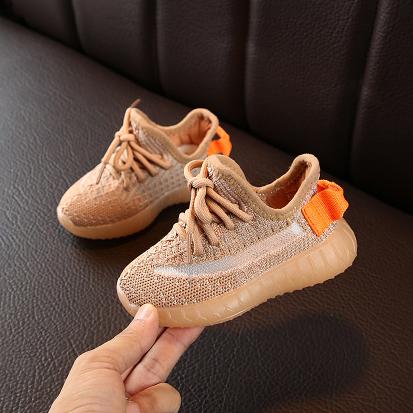 Kids Designer Sneakers Hiphop Brand Kanye West Shoes for Boys Girls Teens Active Breathable Running Shoes Eur 22-31 for Wholesale