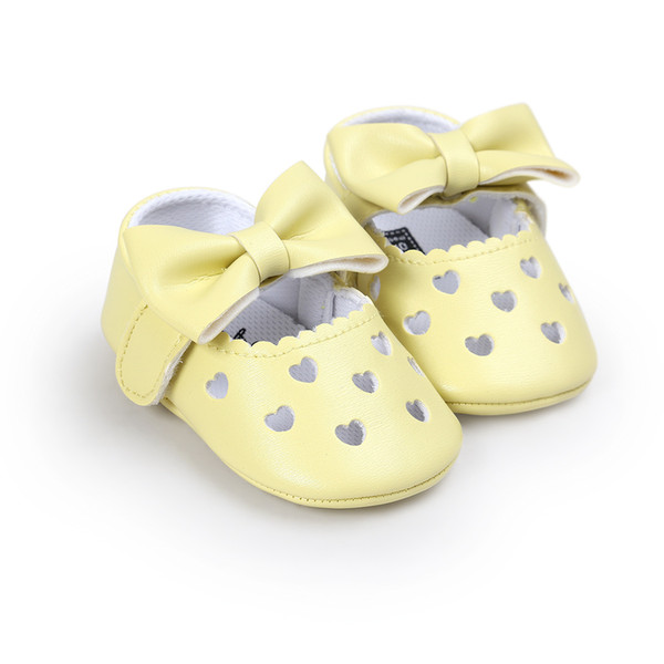 Wholesale Cheap Baby Girl Shoes PU Moccasins Toddler Shoes Princess Bow Soft Soled Non-slip Love Heart Hole Footwear Crib Shoes 0-18M