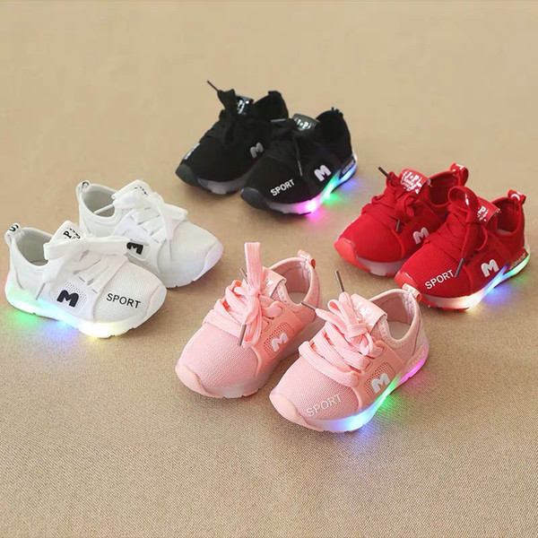 2019 New Children Luminous Shoes Boys Girls Sport Running Shoes Baby Flashing Lights Fashion Sneakers Toddler Little Kid LED Sneakers