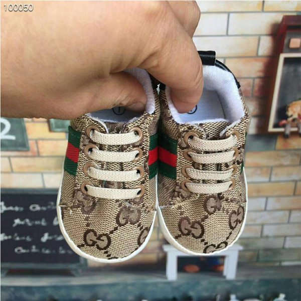 11-13cm Luxury Brand Designer Baby Prewalker Soft Sole Non Slip Newborn First Walkers Infant Letters Shoes 0-1 Years Old