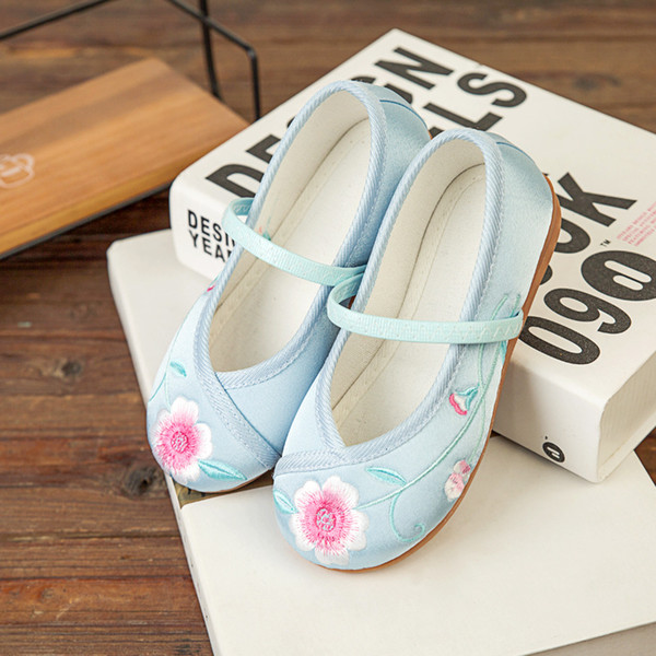 Chinese style four seasons shoes handmade children's shoes ten miles peach national wind soft embroidered shoes