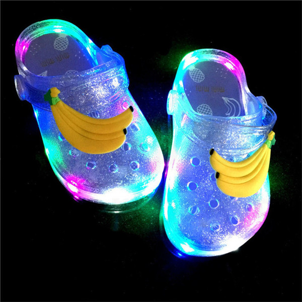 INS Kids LED Slippers Mini Holes Sandels Beach Shoes Baby Girls Boys Flashing Light Sandal Princess Shoes Summer Lminous Slippers E31010