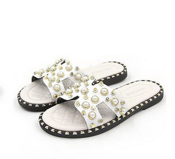 2019 new Children's slippers fashionable summer new girl girl rivet princess shoes parent-child flat slippers go with the trend of beach sho