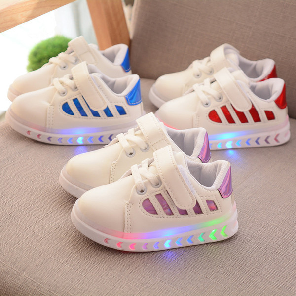 Wholesale casual children toddler flats shoes light ups pu leather sneaker shoes boy girl white skateboarding shoes kids EU size 22-26