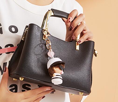 The 2020 women high quality handbag small leather tote bag cross-body shoulder bag purse is free of shipping size:20cm handbag; wallets12 02