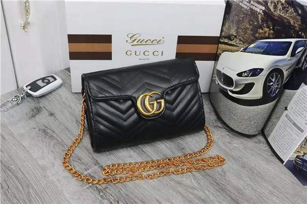 2018 Brand in Europe and the messenger bag fashion popular women's single shoulder inclined shoulder bag Selling small bread 7713