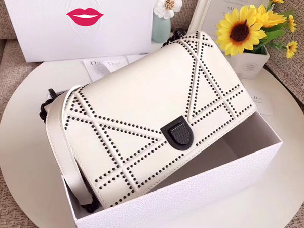 Top-grade workmanship of flip-over package for lady rattan single shoulder bag with high-grade calf leather chain is equipped with dust-fre