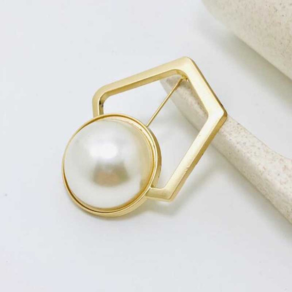 Trendy 14K Gold Geometry Brooches Scarf Clips Smooth Pearl Corsage Brooch Pins Women Girl Suit Bag Accessories