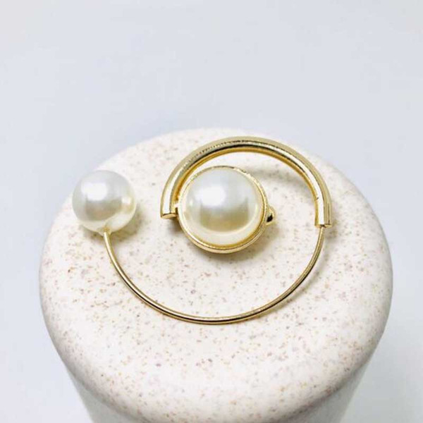 Elegant Women Pearl Brooches Scarf Clips 14K Gold Corsage Brooch Pins Women Girl Suit Lapel Pins Bag Accessories