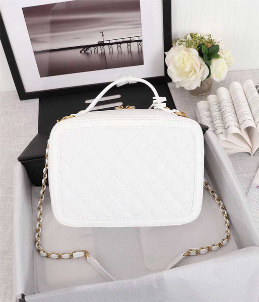 2018 Hot ! Luxurious and fashionable ladies' makeup bag, ladies' designer makeup bag, leather makeup bag size:25*18*11cm