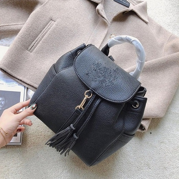 Business casual Metal hook Genuine leather ather backpack lewomens designer backpacks black rucksack handbags for girls