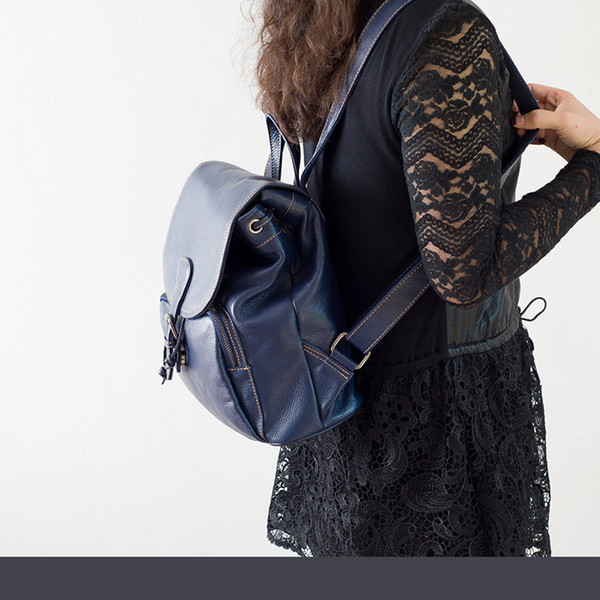 Top Layer Genuine Leather Cow Leather Bag Backpack For Female Student Drawstring Soft Simple Vintage Buckled Top Flap