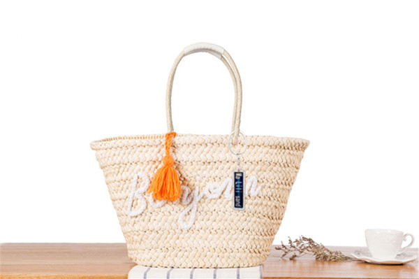 2018 New Anti-Lost Simple Fashion Straw Bag Letter Tassel Woven Bag Casual Beach Bag