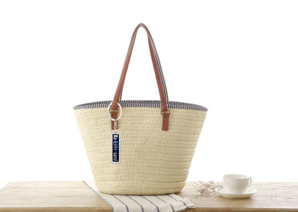 New Europe And America Simple Anti-Lost Shoulder Woven Bag Fashion Tassel Pendant Straw Bag Beach Handbag