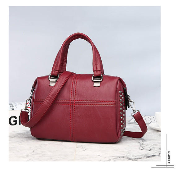 Women's Bag 2018 Europe And The United States New Boston Handbag Fashion Trend Rivet Shoulder Diagonal Package