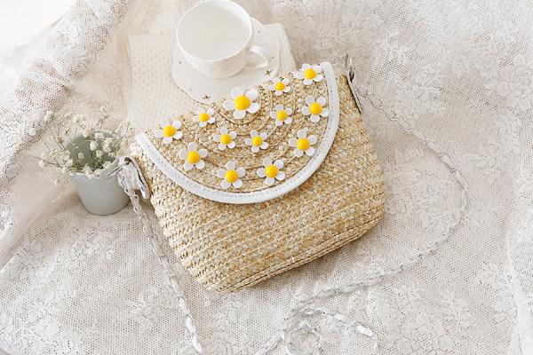 New clamshell acrylic small daisy slanting straw bag Fashion woven bag summer vacation single shoulder beach bag