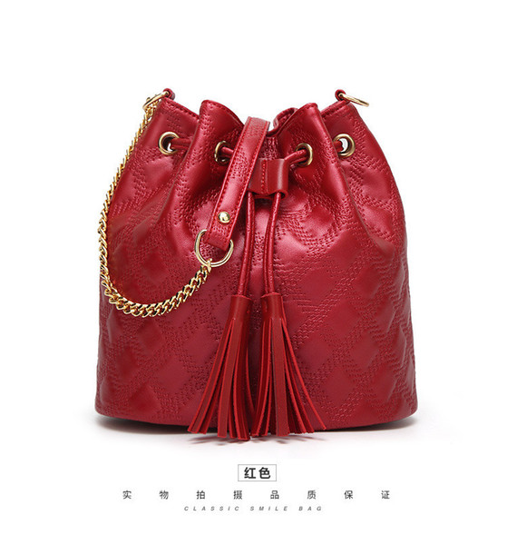 Wholesale direct sales 2018 new women's bucket bag Korean version of the tide diagonal shoulder bag fashion bag tassel handbag