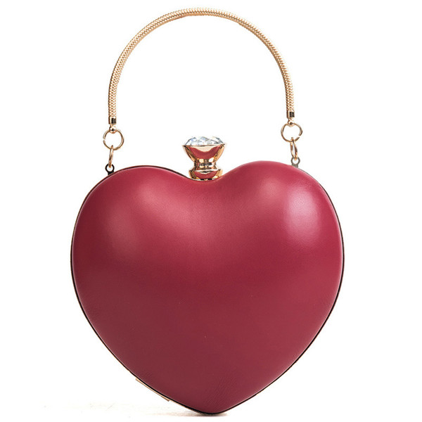 Wholesale 2018 new love chain slung hand bag female bag modern clip dinner heart-shaped unilateral cute female bag tide