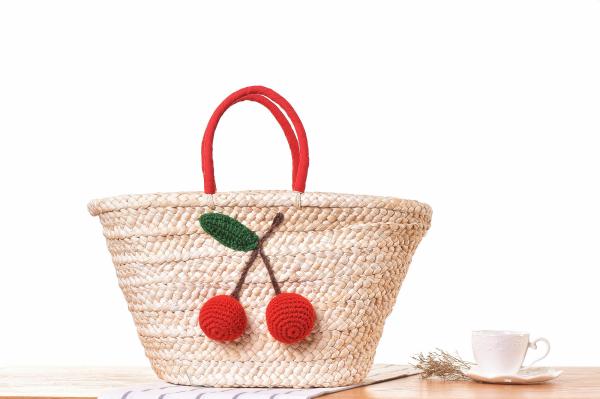 Wholesale 2018 European and American style new simple fashion straw bag cherry woven bag wool ball leisure beach bag