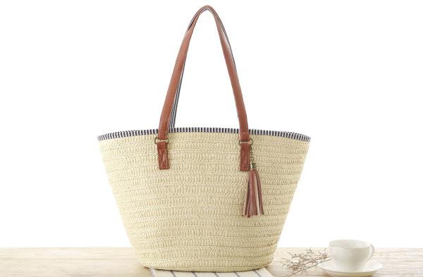 Wholesale 2018 new European and American style simple shoulder woven bag fashion tassel pendant straw bag beach handbag