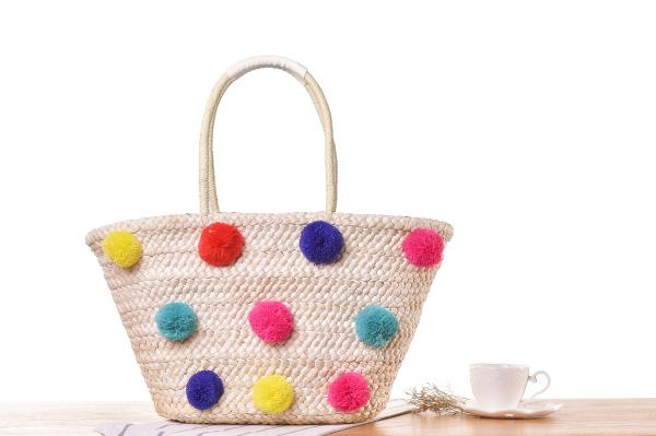 Wholesale 2018 new European and American simple fashion straw bag colorful wool ball woven bag holiday leisure beach bag