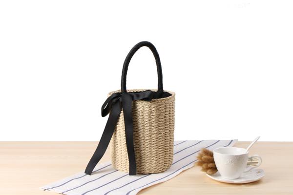 Wholesale 2018 pastoral style new cylinder handkerchief straw bag Summer holiday woven bag portable bucket ribbon leisure bag