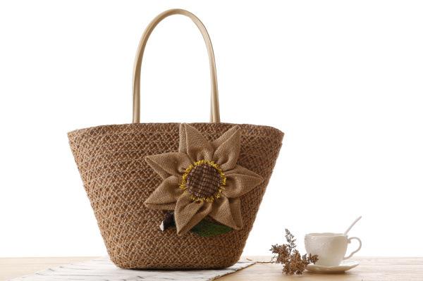 Wholesale 2018 Europe and the United States new pastoral wind grass package sunflower flower woven bag fashion simple holiday beach bag