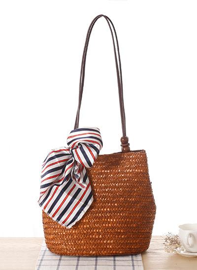 Wholesale 2018 new European and American style one-shoulder straw women's bag wild beach holiday woven bag simple beach bag