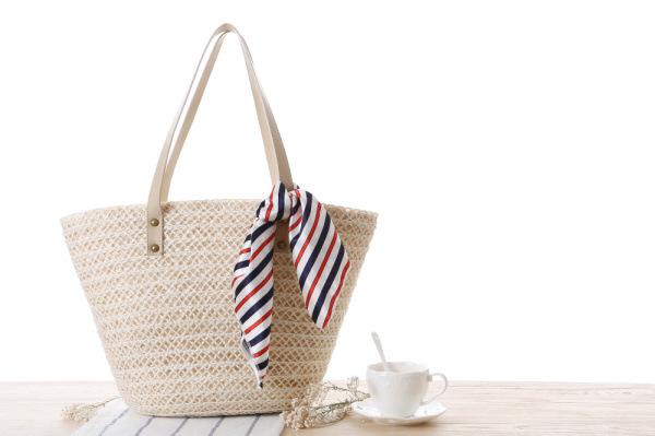 Wholesale 2018 new Europe and America Mori women's straw bag retro linen woven bag fashion simple shoulder beach bag to send silk scarf