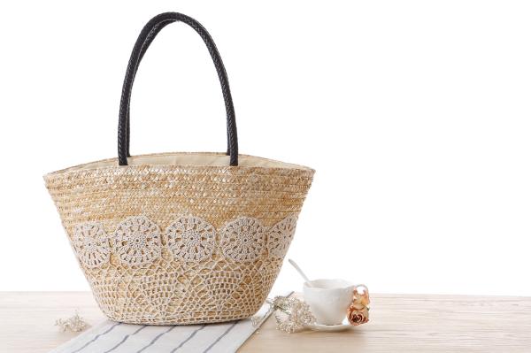 Wholesale 2018 Europe and the United States Pastoral style women's bag holiday shoulder straw bag handmade cotton line hook flower woven bag