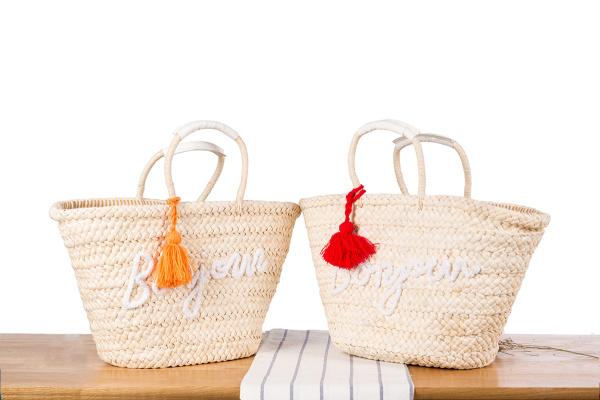 Wholesale 2018 new European and American simple fashion straw bag letter tassel woven casual bag simple wild beach bag