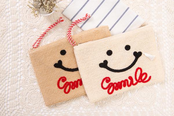 Wholesale 2018 new hand holding wild summer straw bag holiday photo leisure bag letter smiley tassel beach bag