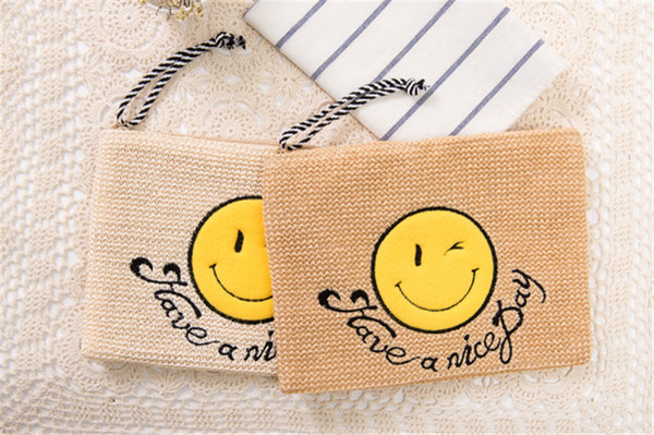 Wholesale 2018 Europe and the United States hand summer straw bag vacation photo leisure bag letter smiley tassel beach bag