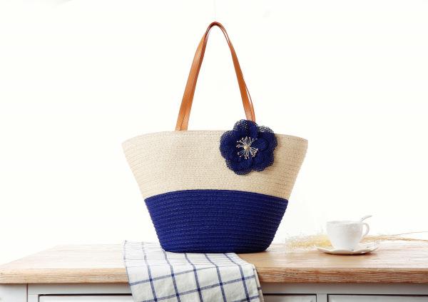 Wholesale 2018 new pastoral style simple contrast color straw bag fashion green woven beach bag fashion seaside photo handbag