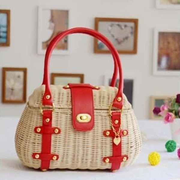 Wholesale 2018 new garden wind rattan handbags fashion simple waterproof beach bag vacation wild Boston bag