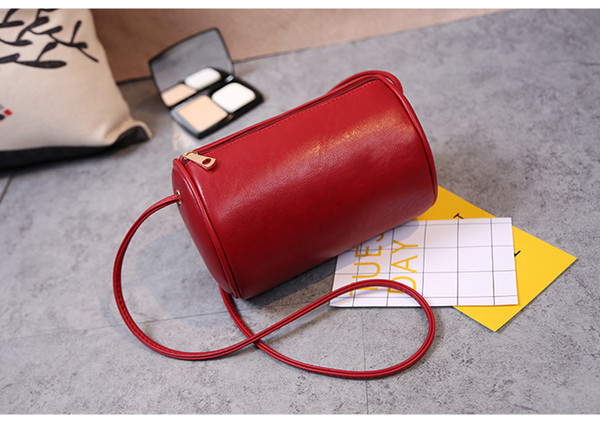 Wholesale 2018 new European and American women's bag simple wild solid color shoulder bag female fashion Messenger bag