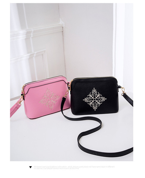 Wholesale 2018 new European and American shoulder slung women's bag fashion retro embroidered shell bag simple wild small bag