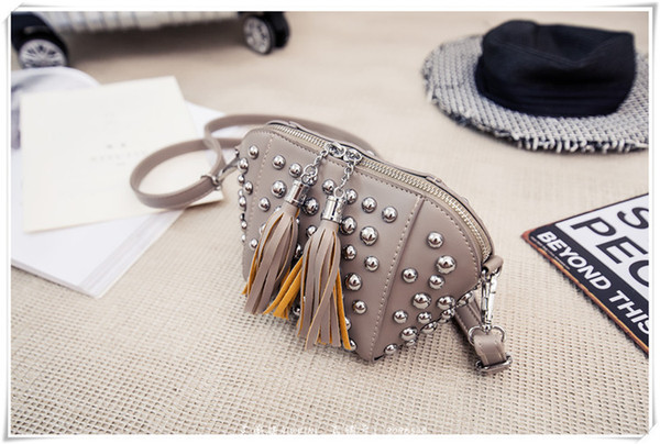 Korean version of the new women's bag trend rivet shell bag retro national wind tassel diagonal shoulder bag