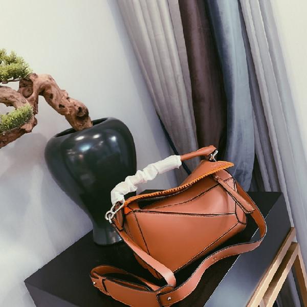 Boston pillow bag women 2018 new soft leather bag women oblique large capacity Korean version of the wild geometric diamond bag