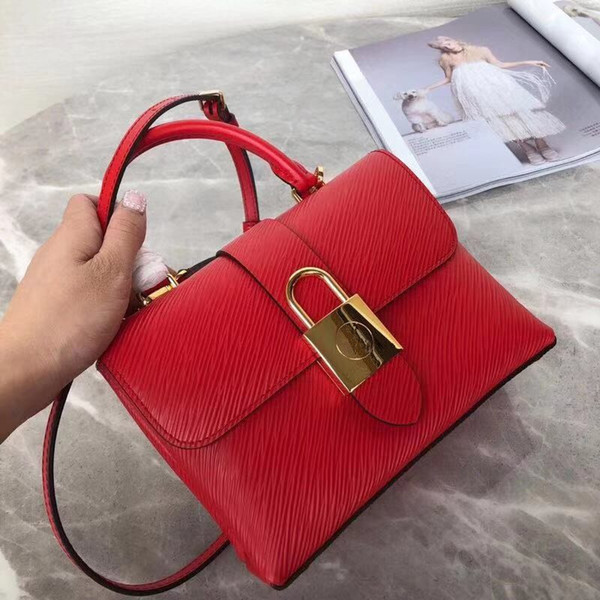 2019v ladies new handbag. Fashion lady style leather crossbody bag. Covered closure with closed lid. Leather shoulder strap shoulder bag.