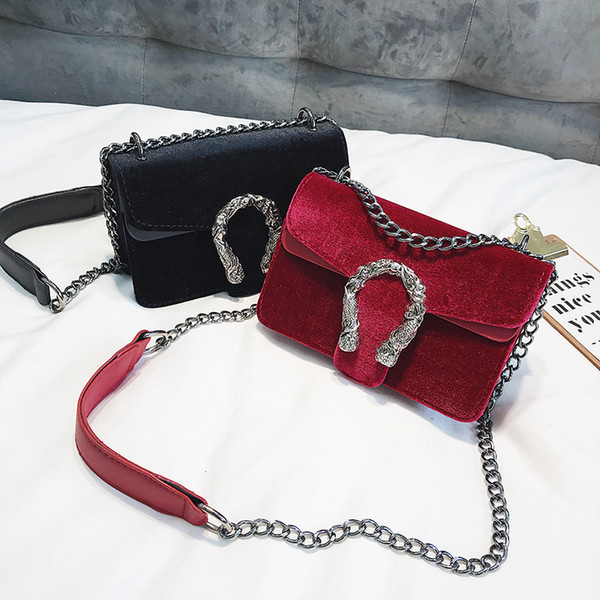 Chain bag Crossbody Velvet The design of Hongkong 021-8712