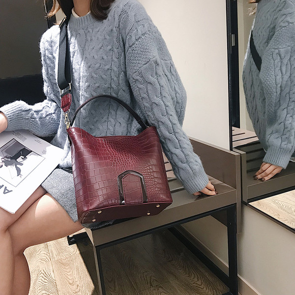 purse hanger Faux suede & PU Multiple colors coat of paint The design of Hongkong Bucket bag One shoulder bag 020-1016