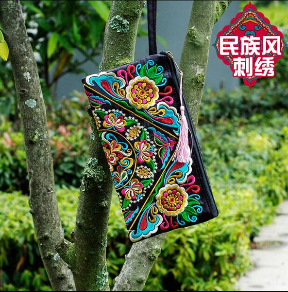 Hand take 2019 new national wind embroidered bag retro casual embroidery handbag female bag long wallet