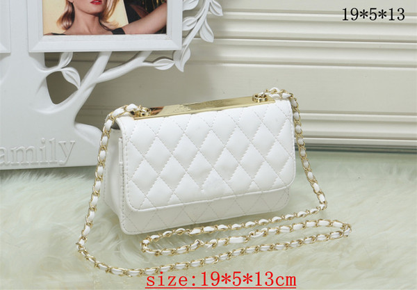 Hot 2018 new single shoulder bag fashion designer messenger bag high quality European and American women chain small square bag