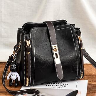 hot The latest and hottest fashion trend of 2019: the new ladies' crossbody bucket bag