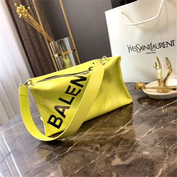 Brand Letter Womens Crossbody Hangbags Bags Simple Pure Color with Letter Soft Leather Size 30cm 16cm Hot Sale for Cute Girls Square Style