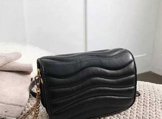 New fashionable lady PU purse chain wrapped Handbag Shoulder transverse bag small square bag single shoulder oblique Bag