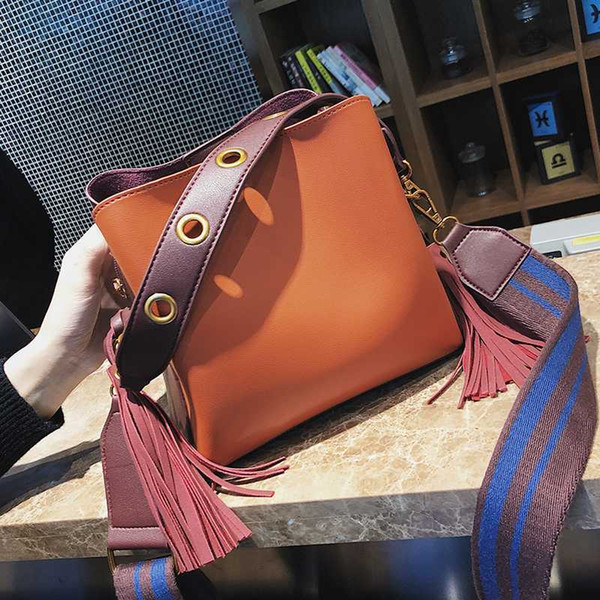 Bag woman 2019 autumn and winter fashion Korean version of a variety of cross-body bag bucket bump color wide shoulder strap